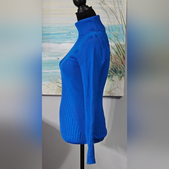 WHBM Long-Sleeve Ribbed Turtleneck Size Medium - Picture 5 of 5